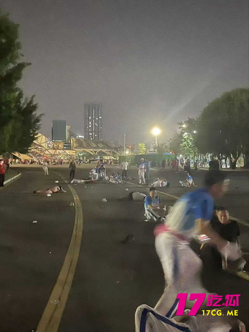 2427177321.jpg